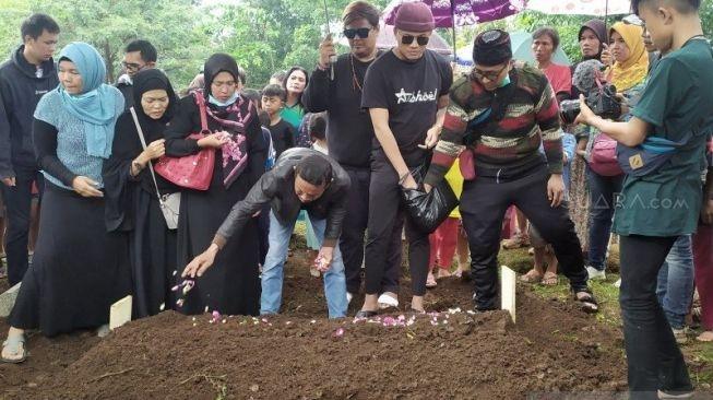 Makam mantan istri Sule, Lina Jubaedah. (Antara)