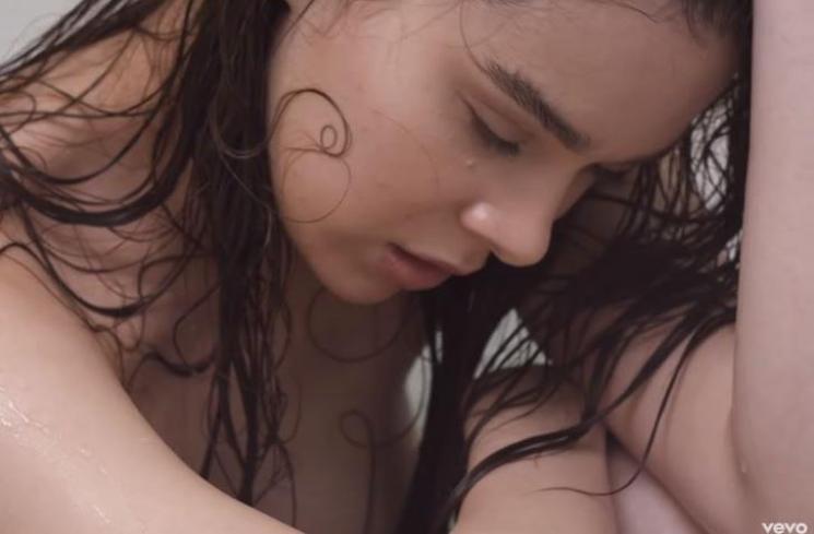 Wrong Direction - Hailee Steinfeld. (Youtube/HaileeSteinfeld)
