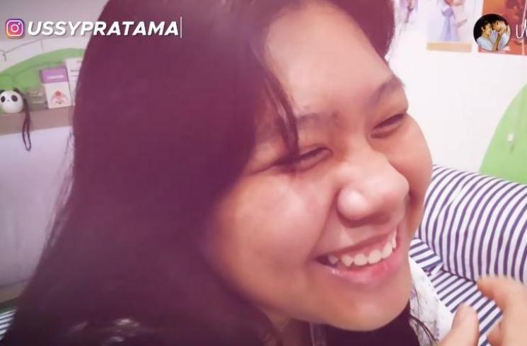Amel, anak Ussy Sulistiawaty. (Youtube/UssyAndhikaOfficial)