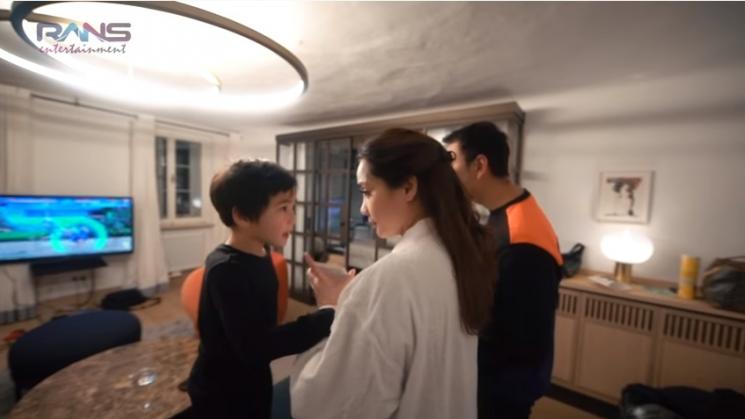 Rafathar cemburu Nagita Slavina puji Baby Kiano. (YouTube/RANS Entertainment)