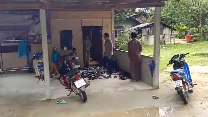 Penampakan rumah Jirayut (YouTube/Family Jirayut)