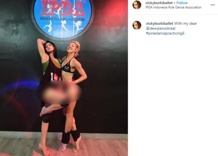 Vicky Burki dan Dewi Perssik (Instagram/@vickyburkiballet)