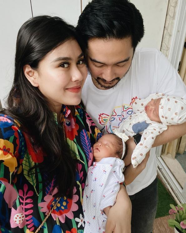 Keluarga Syahnaz Sadiqah. (Instagram/@syahnazs)