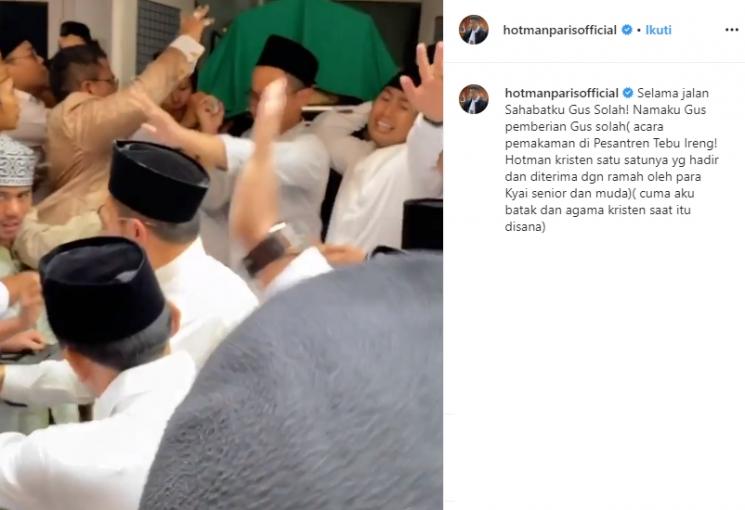 Hotman Paris menyambut jenazah Gus Sholah (Instagram/@hotmanparisofficial)