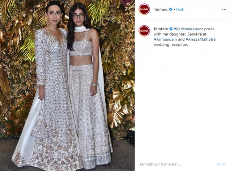 Karisma Kapoor dan putrinya di resepsi Armaan Jain (Instagram/@filmfare)