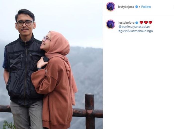 Lesty Kejora dan kakaknya. (Instagram/@lestykejora)