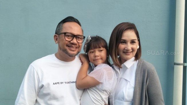 Ambil Lah Sma Abg 1,950.000 Itu Lah / Masih Rahasia, Anak Mona Ratuliu Mau Buat Pesta Tebak ...