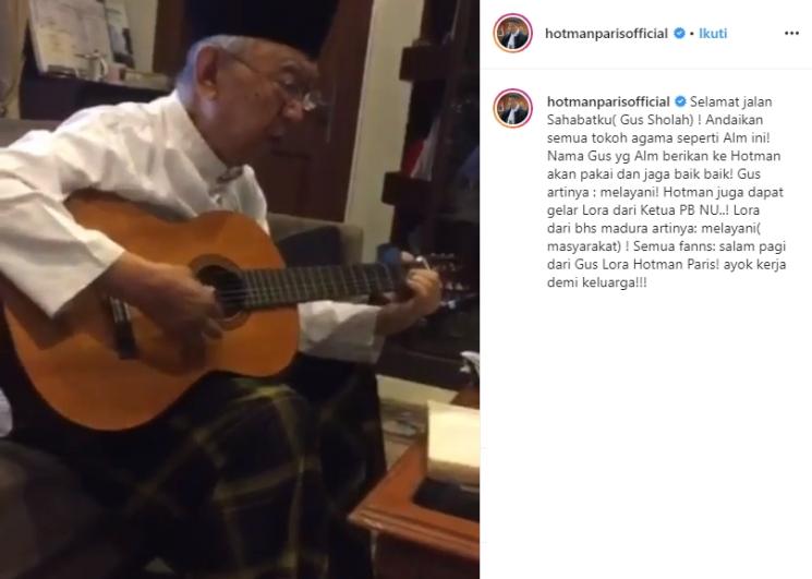 Kenangan almarhum Gus Sholah main gitar (Instagram/@hotmanparisofficial)