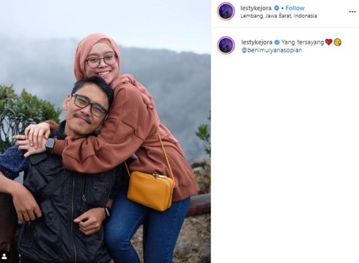 Lesty Kejora dan kakaknya. (Instagram/@lestykejora)