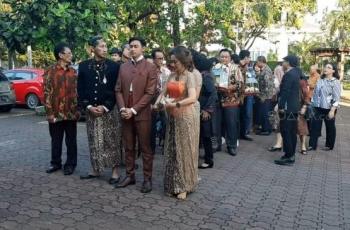 Caesar Hito Bawa Seserahan Tas Gucci hingga IPhone untuk Felicya Angelista