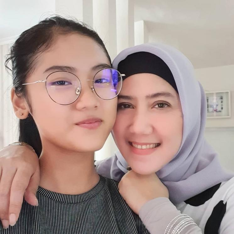 Ine Sinthya dan putrinya, Sherin Syahnaz Syahrani (Instagram/@inesinthya)
