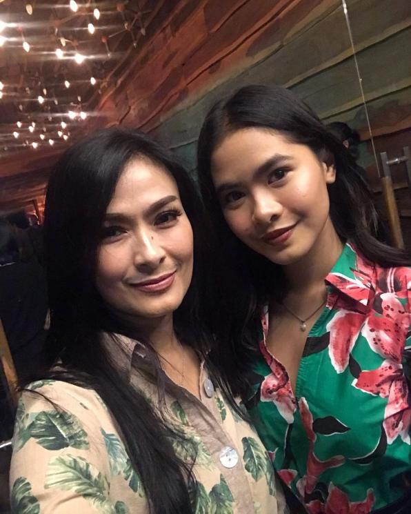 Iis Dahlia dan putrinya,Salshadilla Juwita (Instagram/@isdadahlia)
