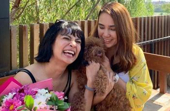 Sahabat Rasa Saudara, 5 Potret Kedekatan Vanessa Angel dan Feby Febiola