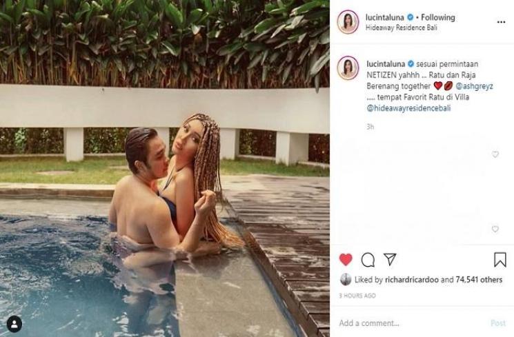 Lucinta Luna dan Abash berenang (Instagram @lucintaluna)