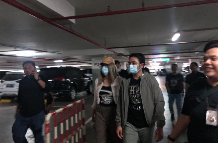 Lucinta Luna saat diamankan di Apartemen Thamrin City, Jakarta Pusat, Selasa (11/2/2020) dini hari.
