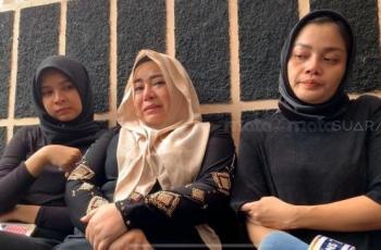 VIDEO Isak Tangis Anisa Bahar di Hari Meninggalnya Sang Ibu Tercinta