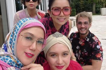 5 Potret Mayangsari dan Geng Arisan Kepompong Rayakan Valentine