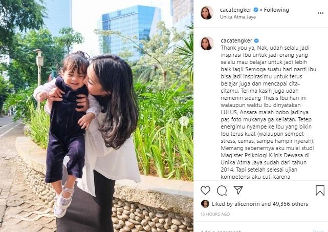 Caca Tengker lulus S2. (Instagram/@cacatengker)