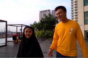 Pulang Kampung ke Tegal, 5 Potret Kompak Baim Wong dan Nenek Iroh