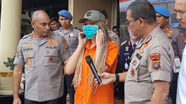 Lucinta Luna di Polres Metro Jakarta Barat [MataMata.com/Ismail]
