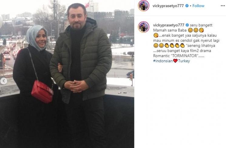 Ibunda Vicky Prasetyo dan calon suami (Instagram/@vickyprasetyo777)