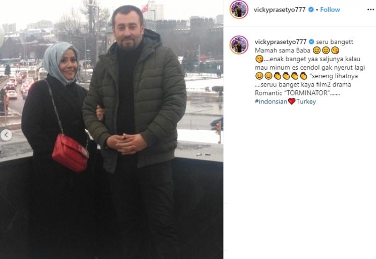 Ibunda Vicky Prasetyo dan calon suami (Instagram/@vickyprasetyo777)