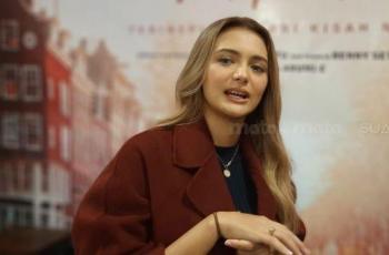 5 Gaya Hijab Amanda Rawles, Modis dan Memikat Abis!