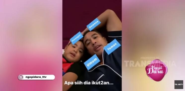 Ardi Bakrie dan putranya. (YouTube/Trans TV Official)