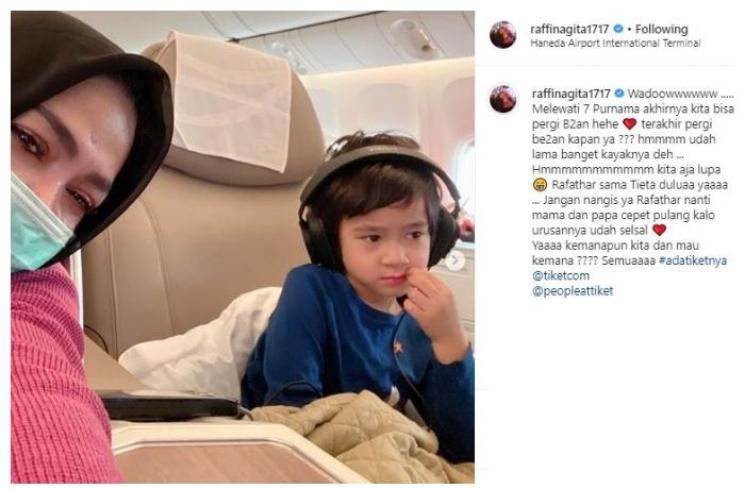 Rieta Amilia dan Rafathar. (Youtube/RANSEntertainment)