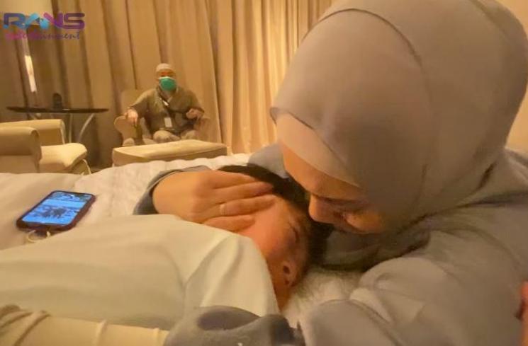 Nagita Slavina dan Rafathar. (Youtube/RANSEntertainment)