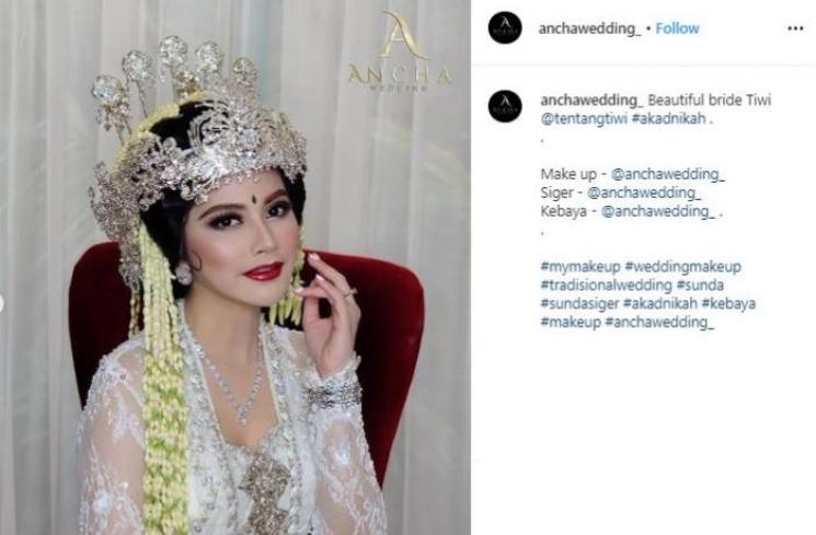 Pernikahan Tiwi eks T2. (Instagram/@anchawedding_)