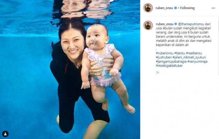 Putri Ruben Onsu, Thania berani underwater. (Instagram/@ruben_onsu)