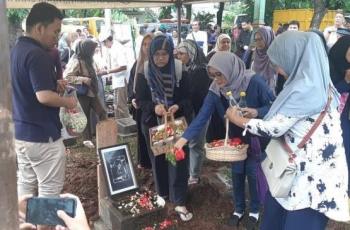 Musisi Oding Nasution Dimakamkan Satu Liang Lahat dengan Kedua Orangtuanya