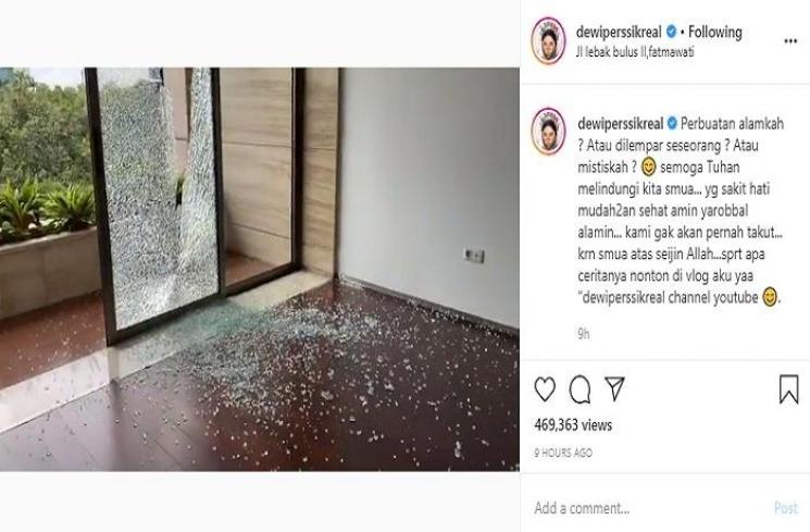 Kaca rumah Dewi Perssik tiba-tiba pecah (Instagram @dewiperssikreal)