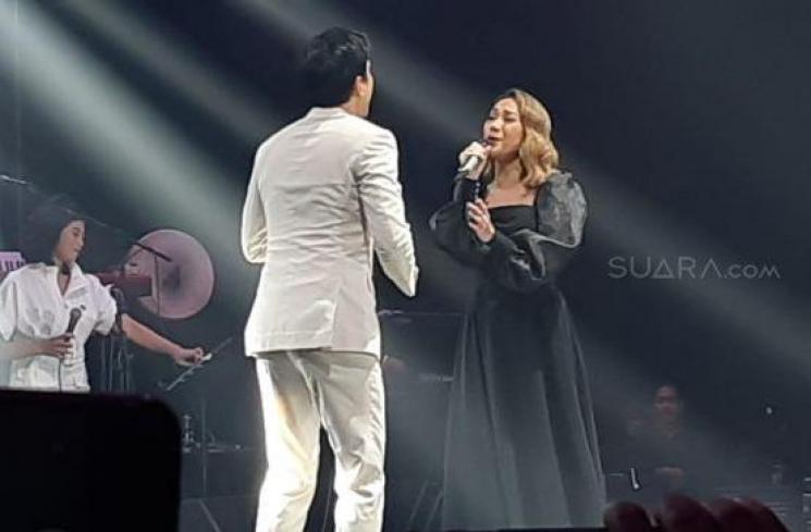 Aksi Bunga Citra Lestari atau BCL di Romantic Valentine Concert [Suara.com/Ismail]