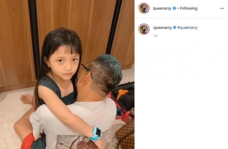 Arsy Hermansyah ngomel ke Ashanty nggak mau baju terbuka. (Instagram/@queenarsy)
