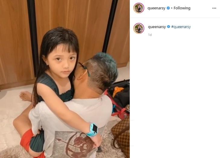 Arsy Hermansyah ngomel ke Ashanty nggak mau baju terbuka. (Instagram/@queenarsy)