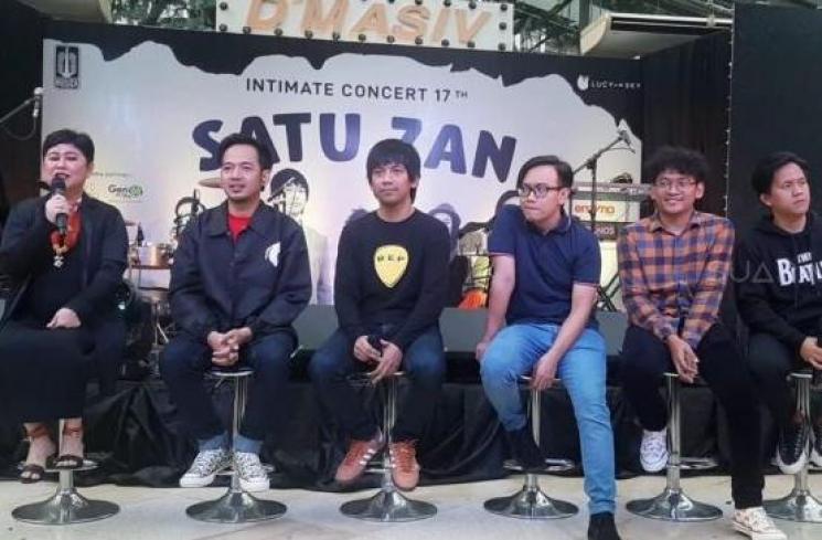 Band D'Masiv saat merayakan ulang tahun ke-17 [MataMata.com/Evi Ariska]