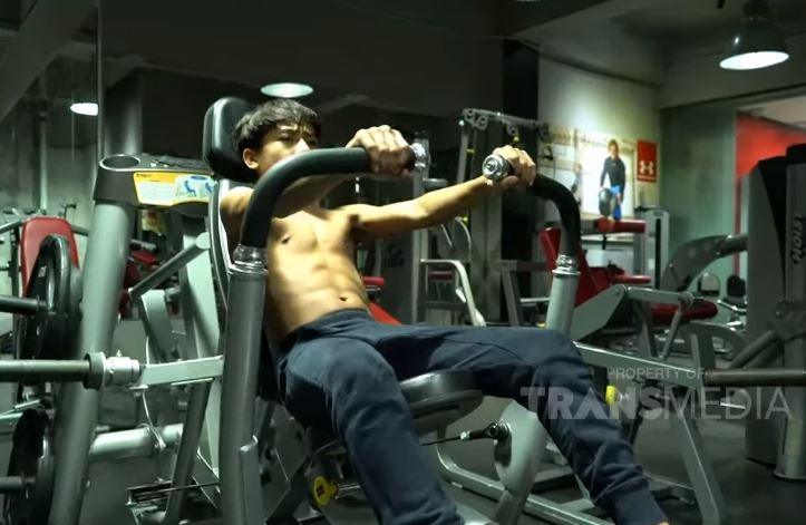 Betrand Peto ngegym. (Youtube/TransTVOfficial)