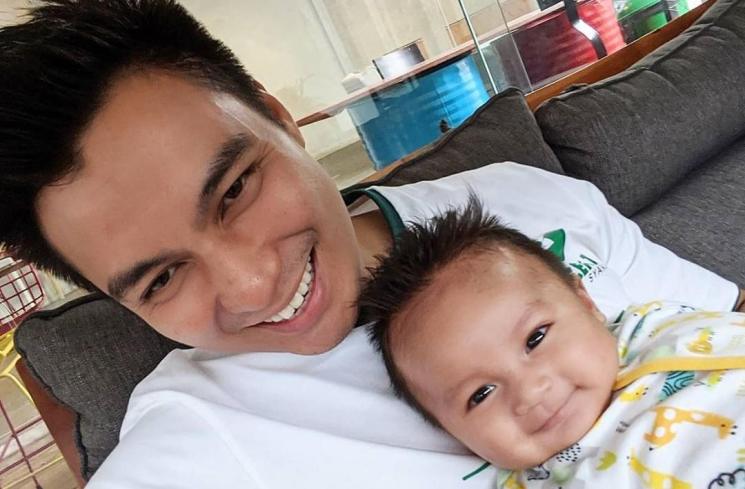 Baim Wong dan bayinya, Kiano Tiger Wong. (Instagram/@baimwong)