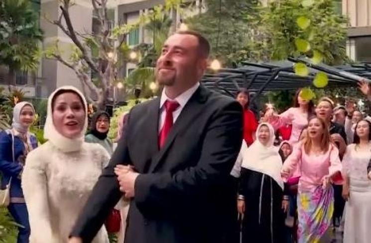 Emma Fauziah dan Mustafa. (Youtube/Trans7Official)