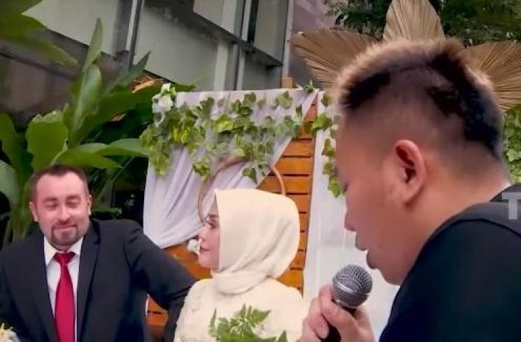 Emma Fauziah dan Mustafa. (Youtube/Trans7Official)