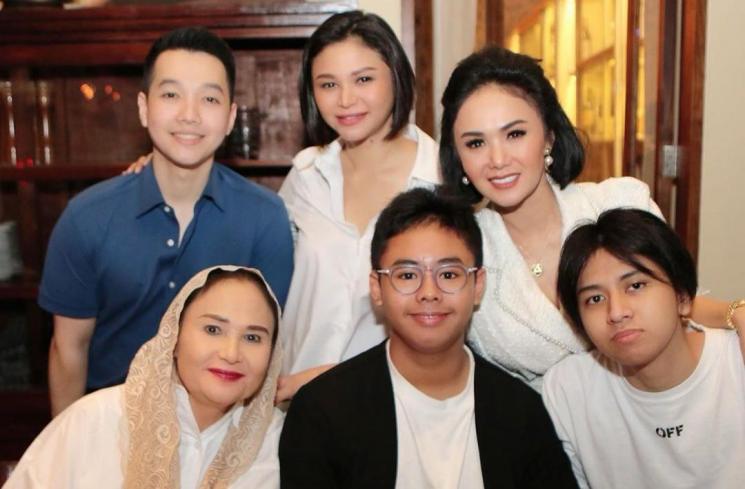 Yuni Shara bareng Cavin dan Cello. (Instagram/@yunishara36)