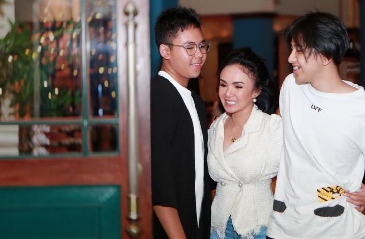 Yuni Shara bareng Cavin dan Cello. (Instagram/@yunishara36)