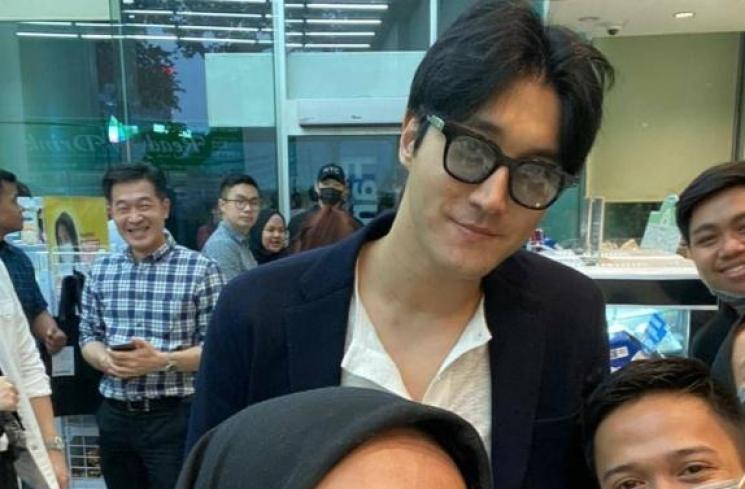 Siwon Choi (Twitter/@FamilyMart_ID)