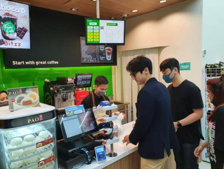 Siwon Choi (Twitter/@FamilyMart_ID)