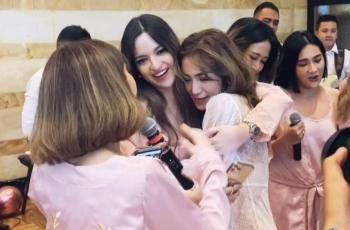 Jessica Iskandar diapit Nia Ramadhani dan Gisella Anastasia di acara bridal shower. [Instagram]