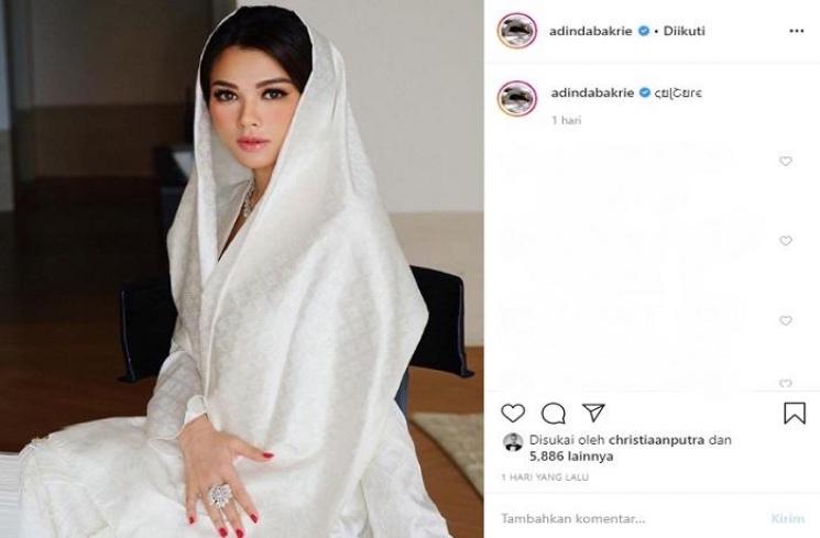 Momen pengajian Adinda Bakrie (Instagram @adindabakrie)