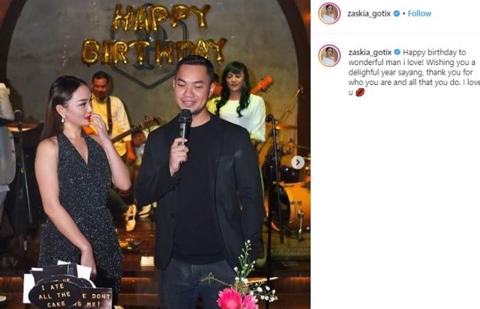 Zaskia Gotik dan Sirajuddin Mahmud. (Instagram/@zaskia_gotix)