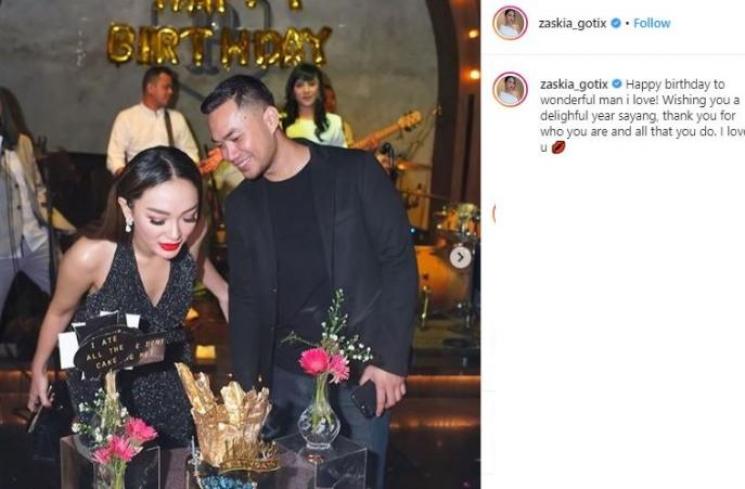 Zaskia Gotik dan Sirajuddin Mahmud. (Instagram/@zaskia_gotix)